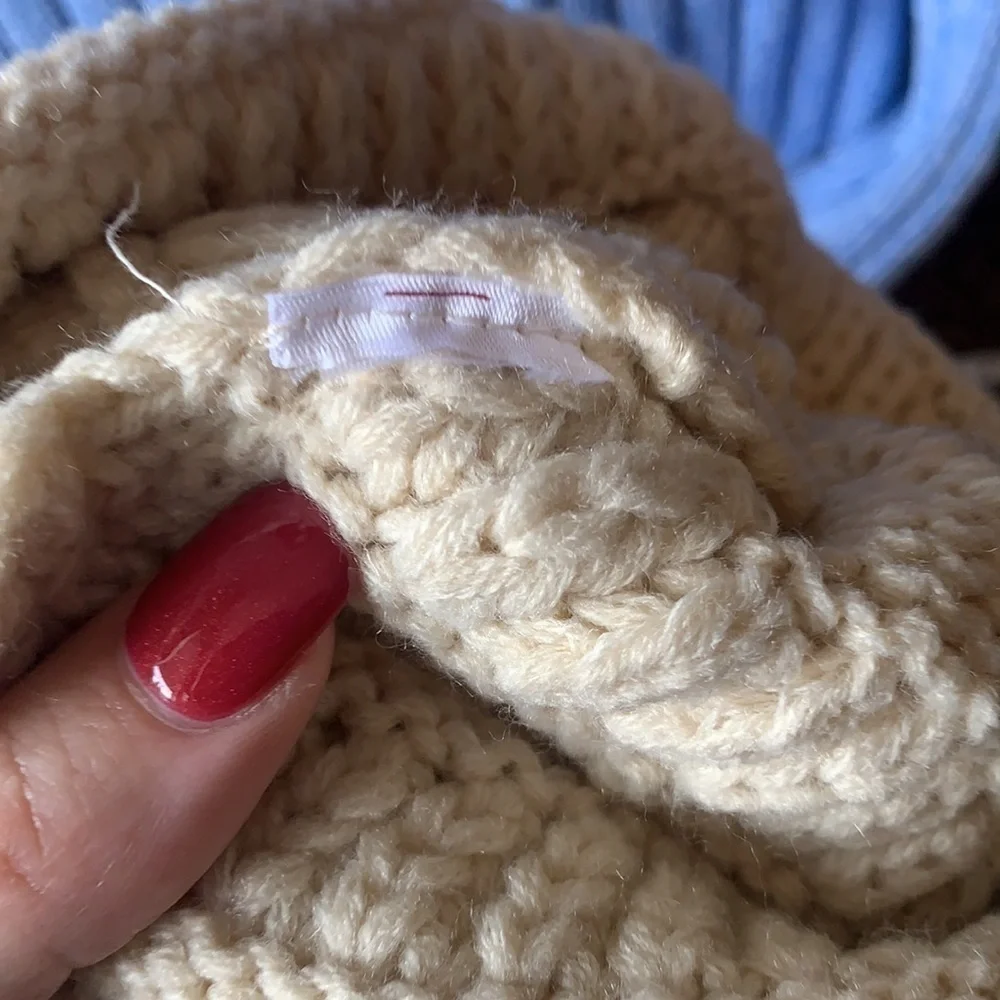 𝅺cable Knit Chunky Beanie - Picture 6 of 6